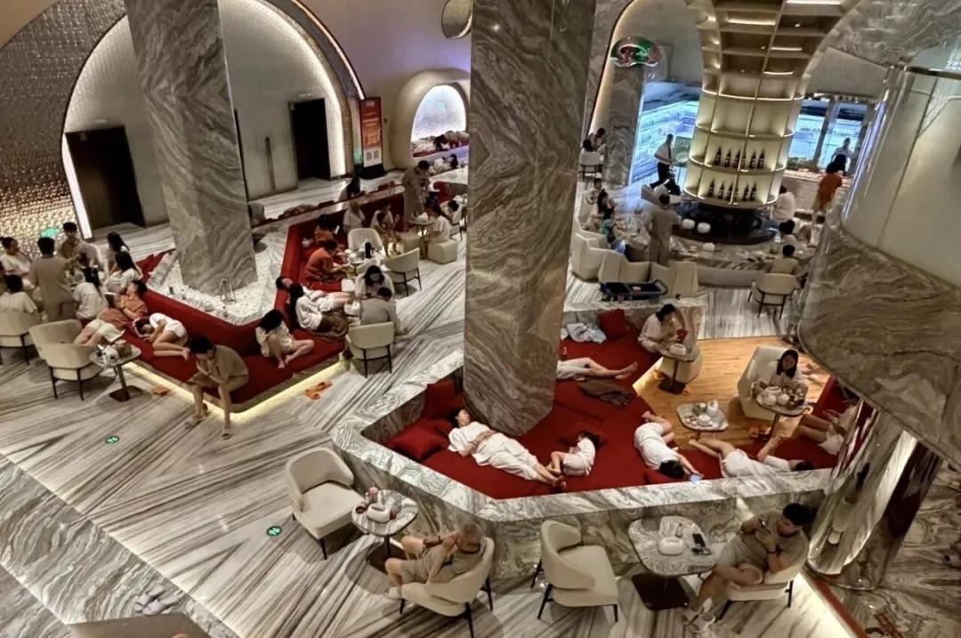 老外打飞的来中国“泡澡”？这波文化输出太绝了！

你敢信吗？如今打飞的来中国的外