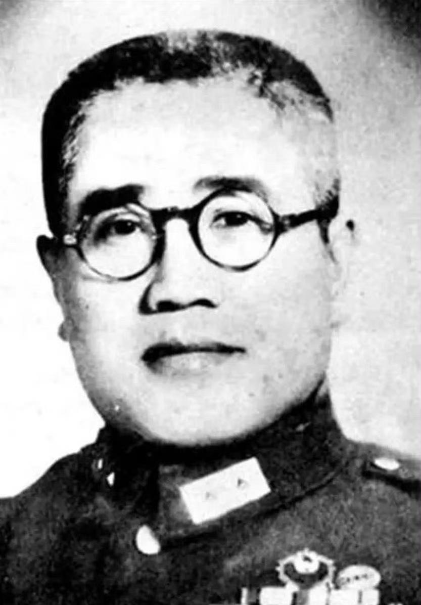 廖耀湘被俘后，刘亚楼设宴款待，可宴上他傲慢无礼，将酒杯摔在地上，破口大骂，气得脸