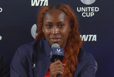 高芙称美国网球球迷是“最差劲的”，
因为他们不支持在美国境外参赛的美国选手。
“