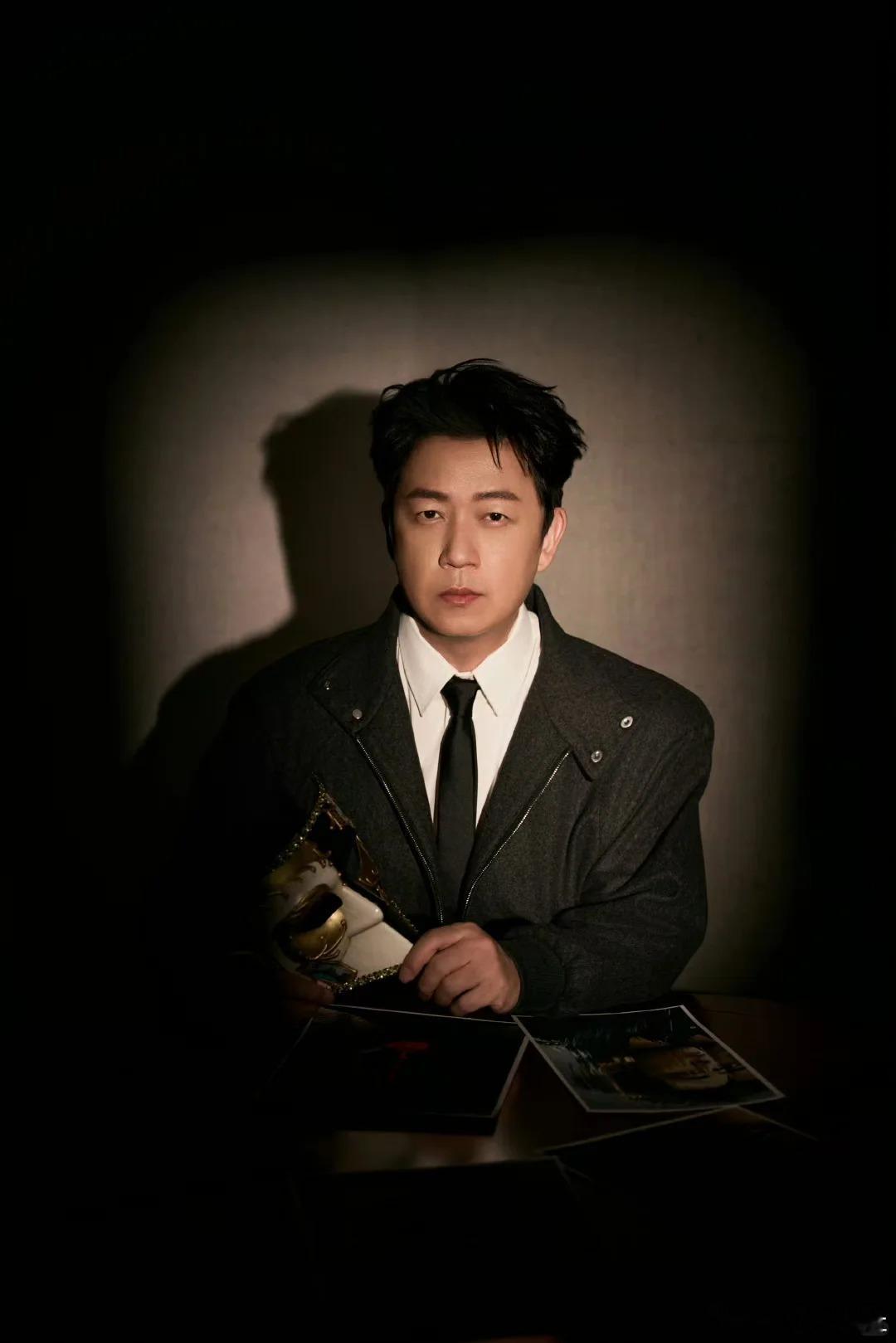潘粤明黄轩新剧官宣暗夜之光被《暗夜之光》官宣惊艳到！潘粤明、黄轩一正一辩强强联手