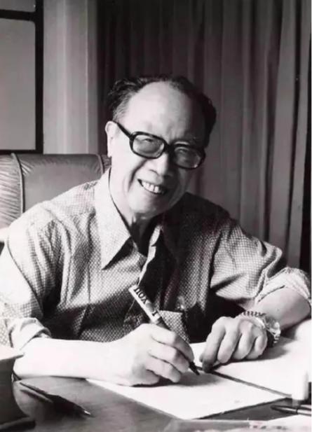和鲁迅一样，梁实秋这位大文学家也是一位有趣的“吃货”！1930 年文人相聚聚餐之