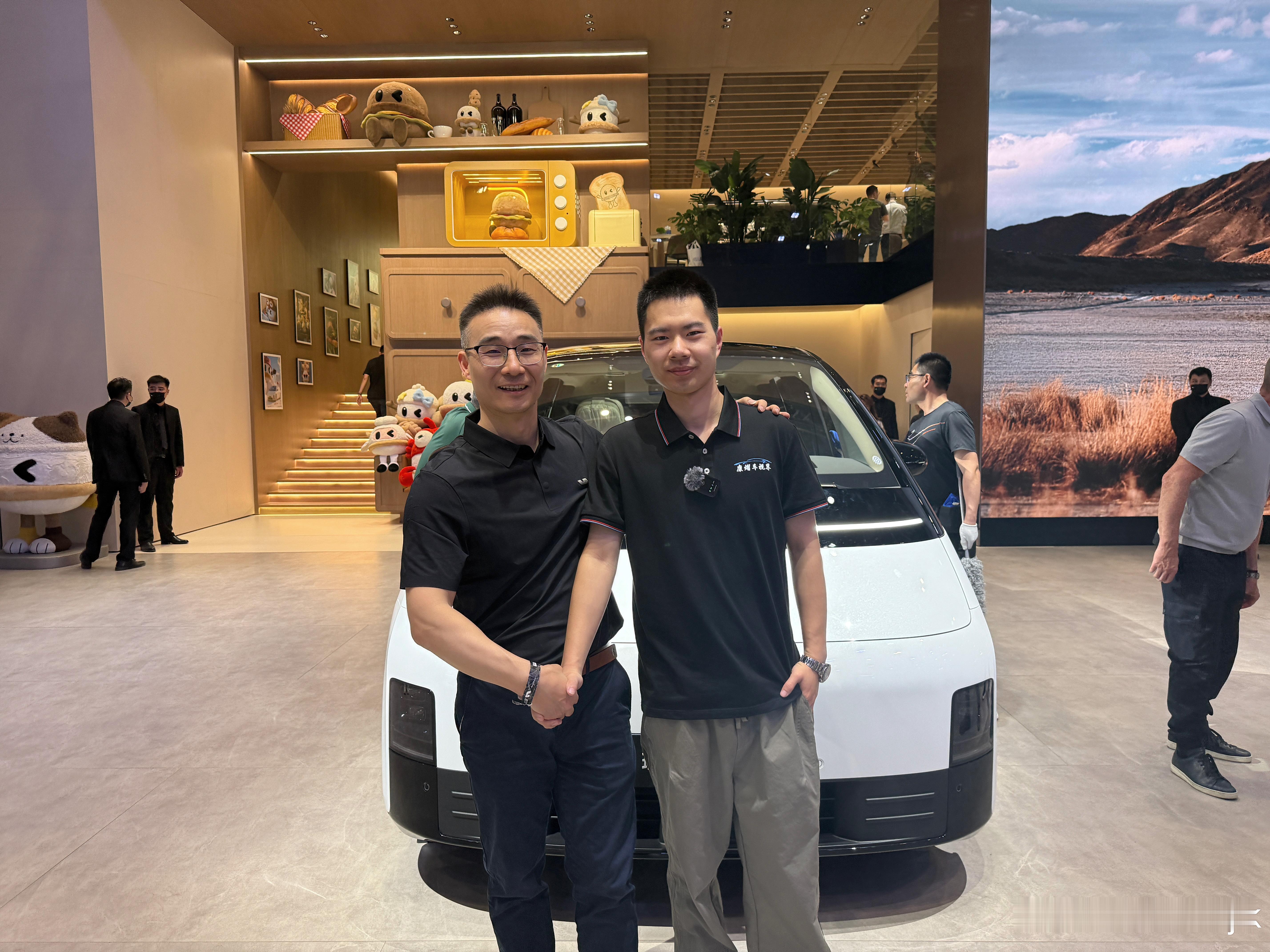 与在展台合影我也是追星成功啦家人们2026北京车展康熠车视界的专属超话 北京·中