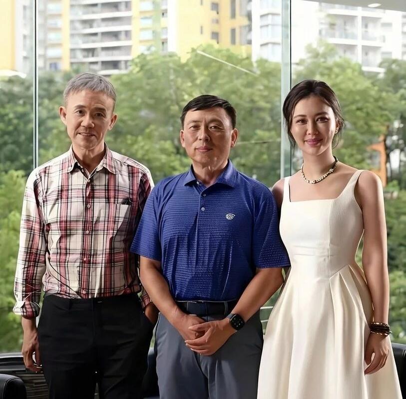 爱错人是什么后果？王石给出了答案。

那年，王石对田朴珺一见钟情，决定离婚娶她，