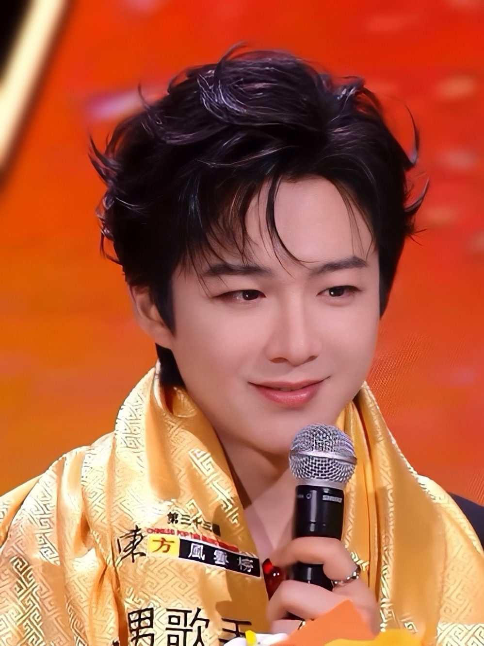刘宇宁长得帅。身材好。唱歌好。演戏好。台词好。直播king。情商高。聪明反应快。