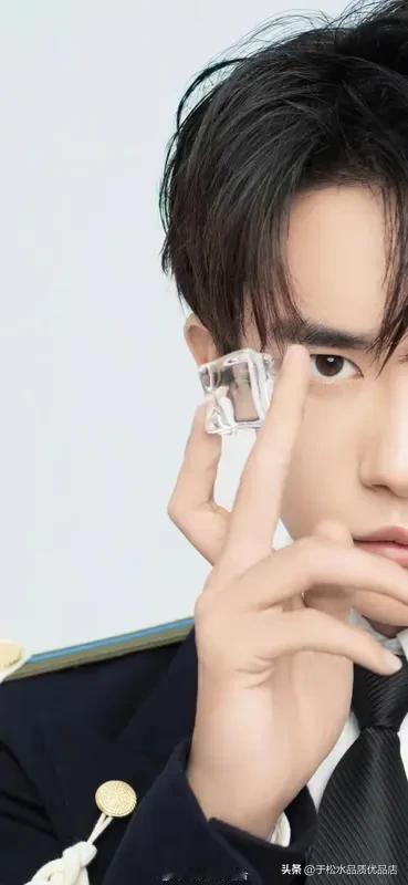 司晓迪这波删博操作，属实把全网看懵了。前脚深夜猛料不断，点名一众顶流艺人，放话的