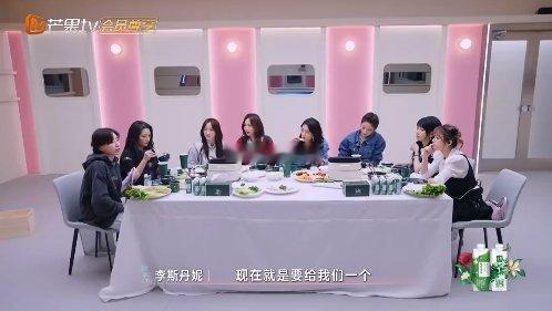 陈昊宇陈丽君在哪都拿第一 乘风2025师姐的假日火锅局 看了火锅局的游戏环节，我