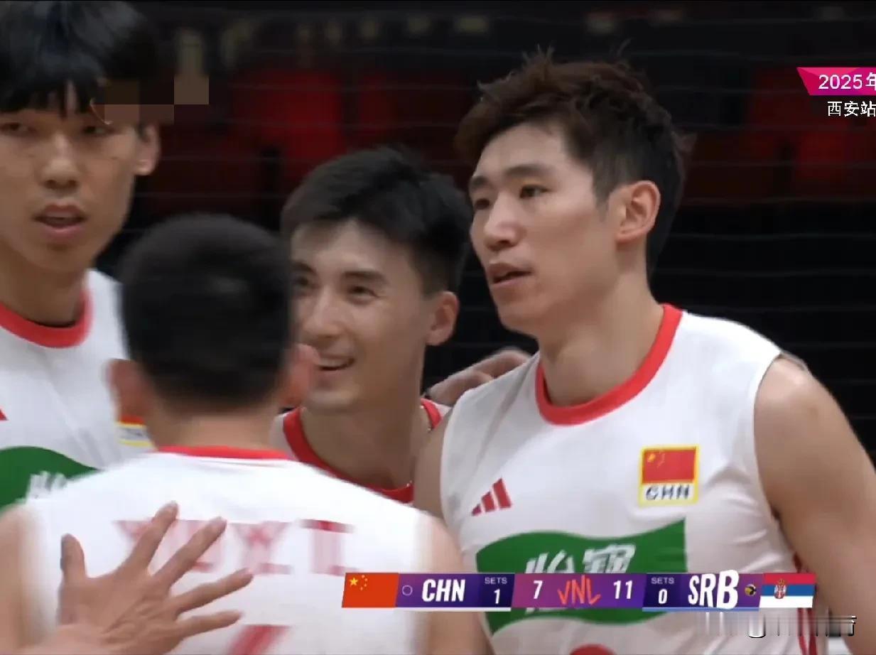 江川的发球目标还未完成
江川加油啊！
今天中国男排战胜塞尔维亚取得世联赛首胜，队