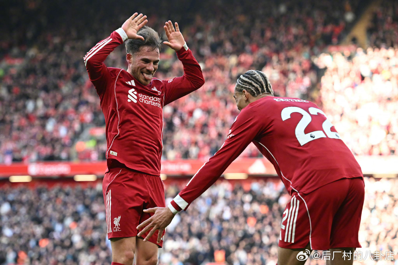 角球三连利物浦是英超历史第二支在上半场通过角球打进3球的球队，第一支是2016年