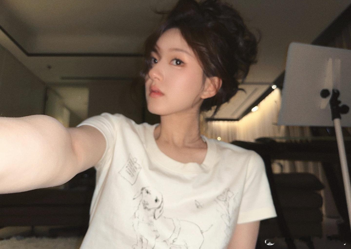 赵露思zls赵露思许我耀眼 zls赵露思许妍"那就相信光朝着自己的光走总不会错"