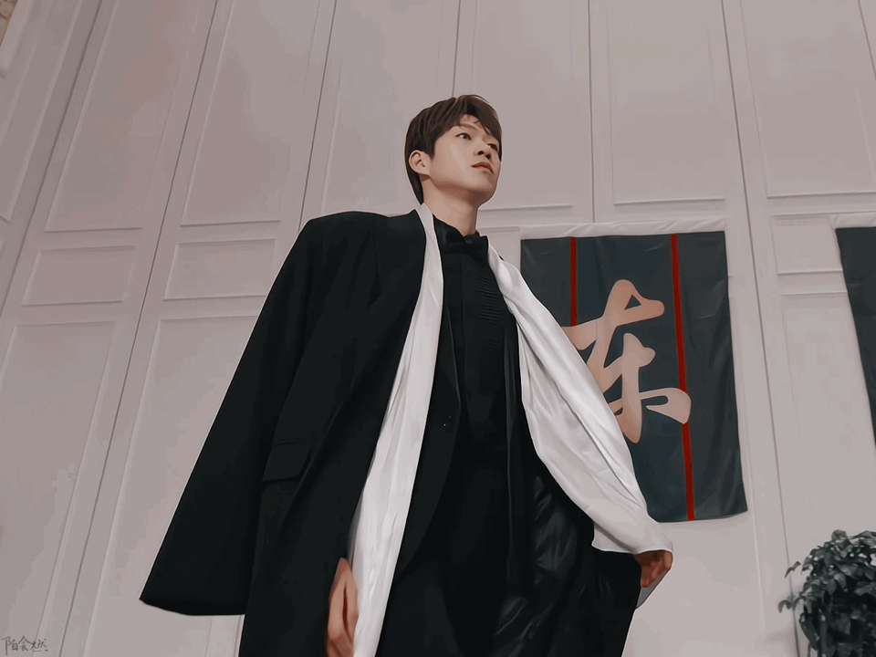 #魏大勋走路气场##魏大勋孟宴臣黑化#走路的好帅，气场全开 ​​​