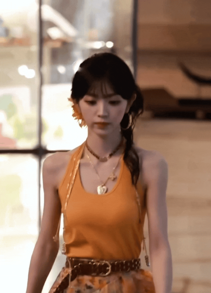田曦薇今年事业爆火，红气养人，状态已达巅峰！