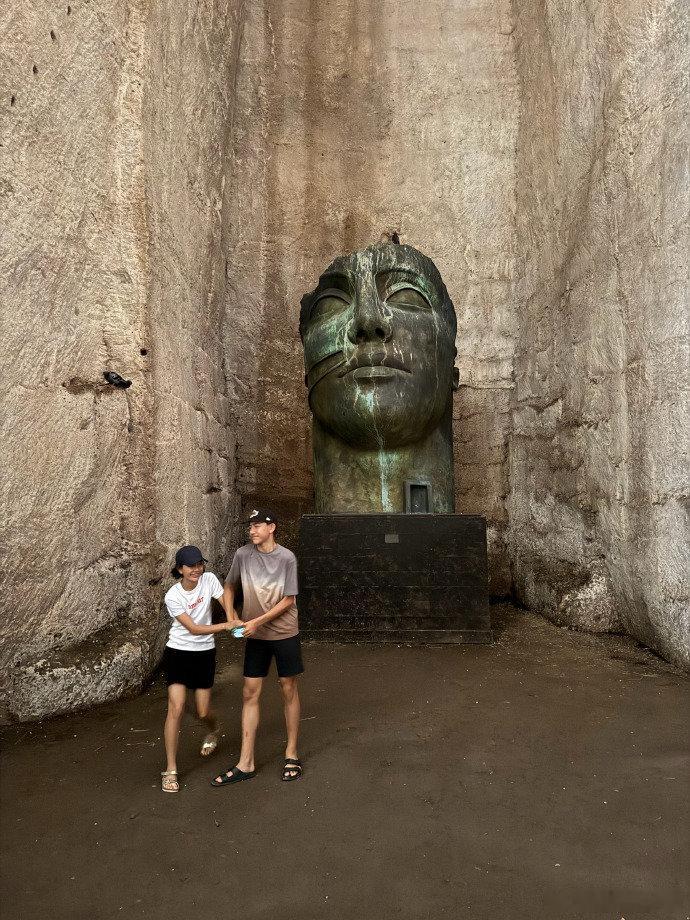刘烨一家四口地中海度假诺一霓娜都长这么高了刘烨一家四口地中海度假日常好圈粉，诺一
