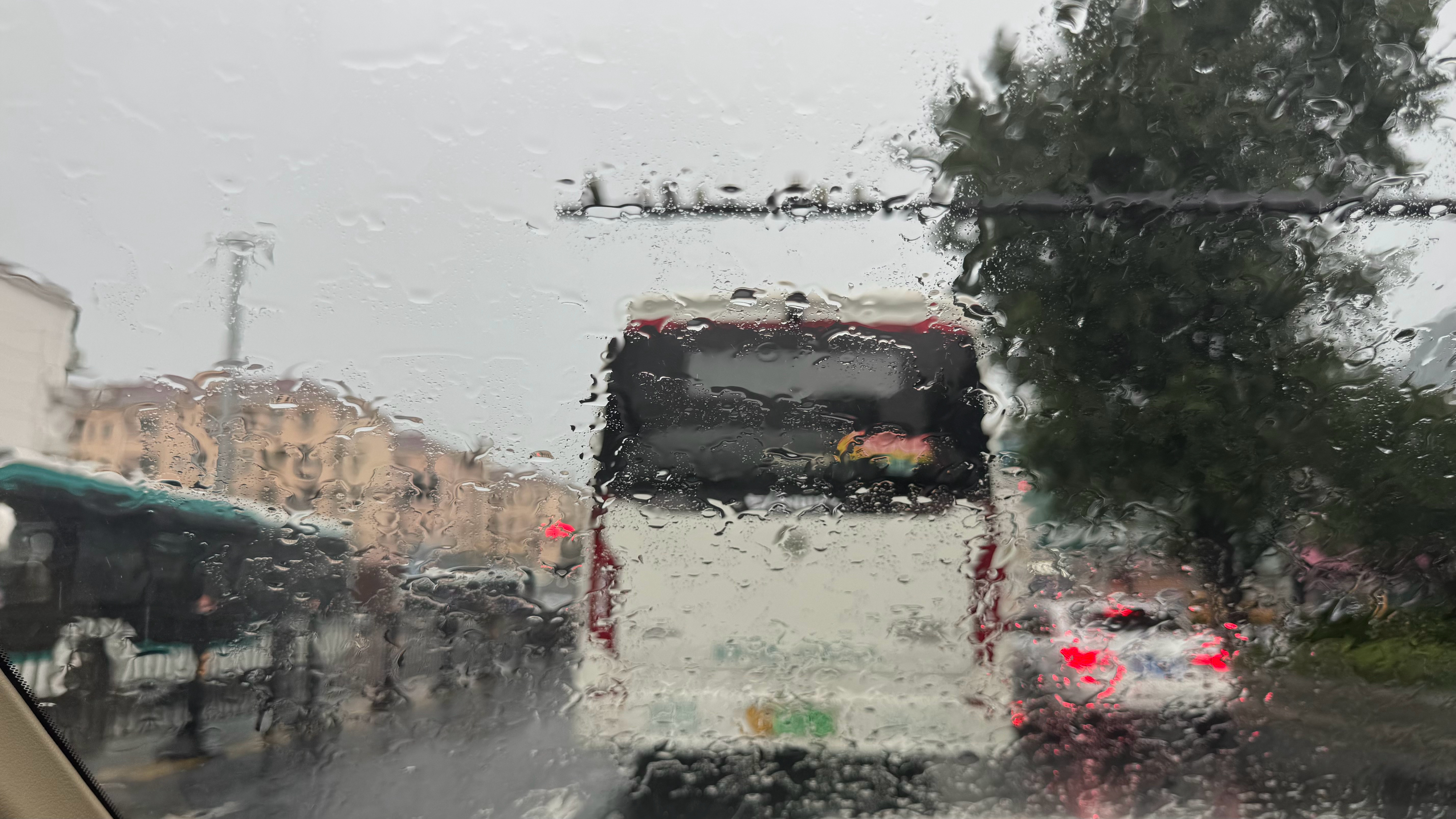 好大的雨，牛马人的清早😪 