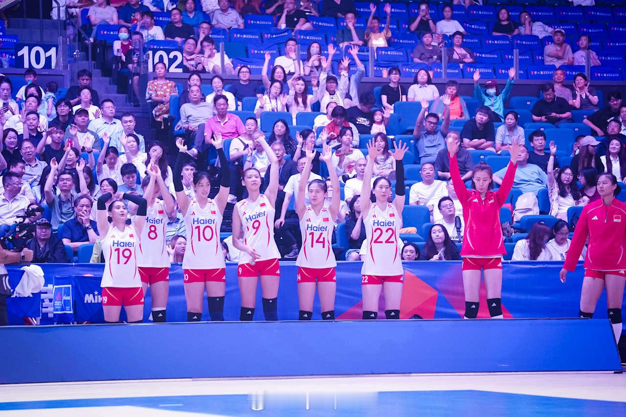 中国女排vs泰国女排2026世界女排联赛 第三局龚翔宇首发接应、唐欣打庄宇珊对角