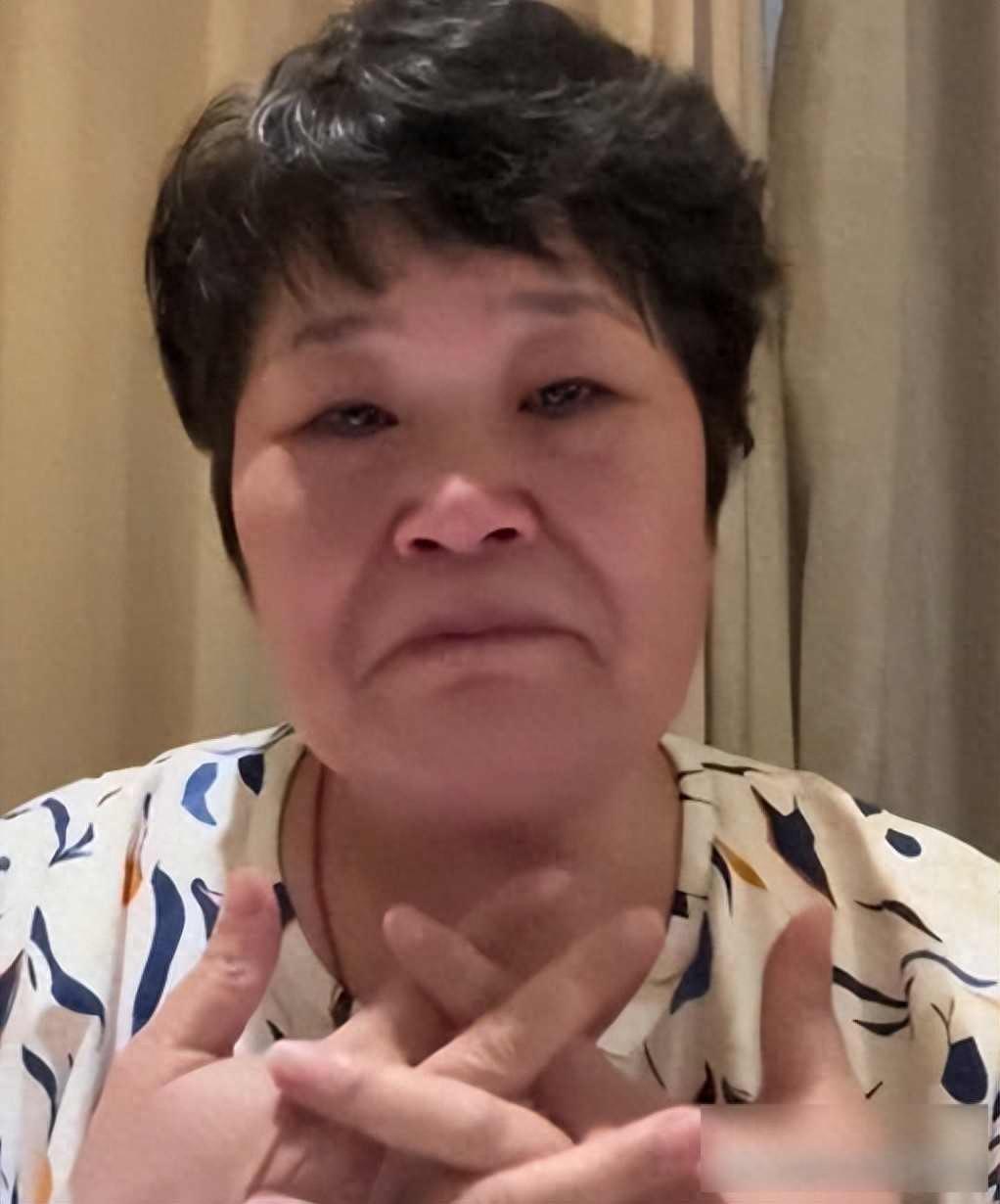 房主任：脱口秀舞台上的“谎言之花”？
娱乐圈的爆料总是让人猝不及防，这次的主角是