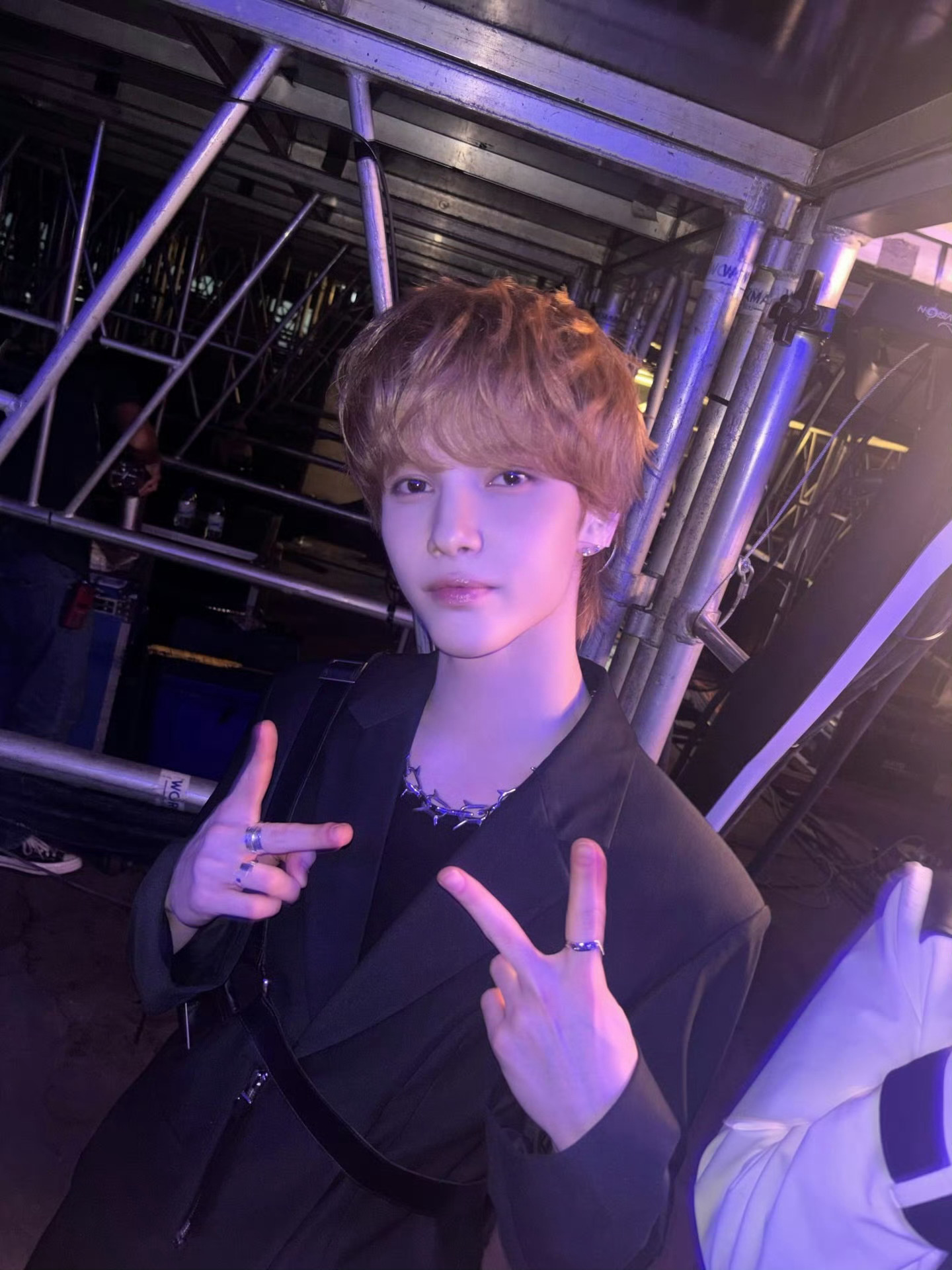 亮晶晶的唇釉我好想亲他我要受不了了 