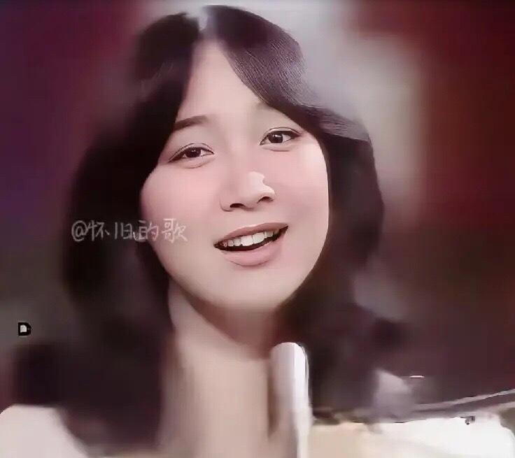 世界真小，香港歌手陈美龄嫁给日本人金子力，伴郎里出现了安倍晋三的身影 ​​​