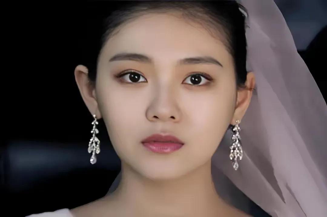 大s生前一直竭力维护娘家和婆家，以前记者问到婆婆的事情时，大s体面回应：“我婆婆
