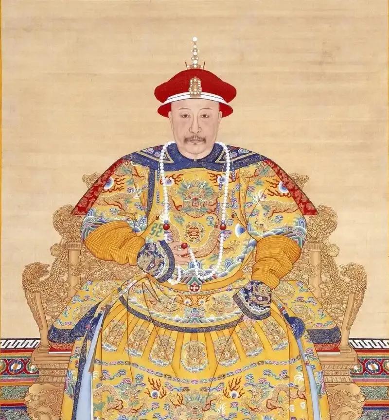 嘉庆元年(1796年)八月，乾隆帝86岁大寿，以太上皇身份到避暑山庄过生日。跟随