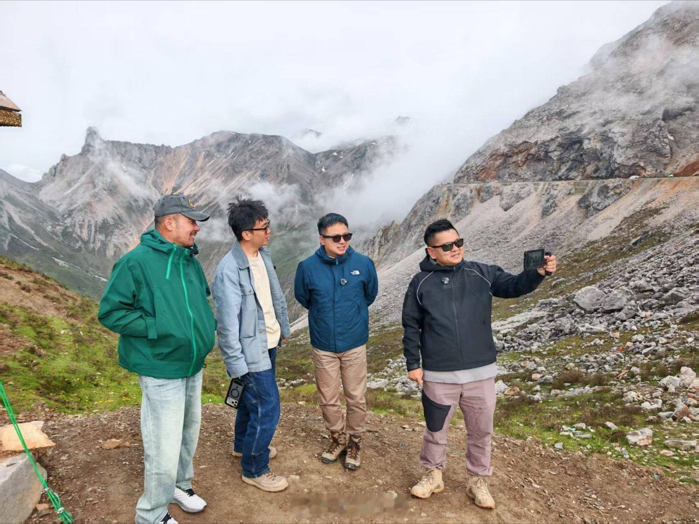 越野车师韩路游记甘南行杀青 这一路穿越草原、寺庙、峡谷，眼睛和心灵都被净化了，旅