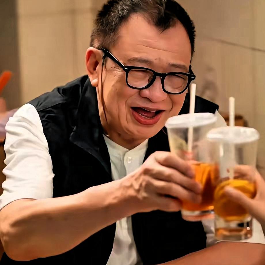 TVB老戏骨许绍雄，曾说过：人生苦短，来日并不方长。有钱就把日子过好点，没钱就将