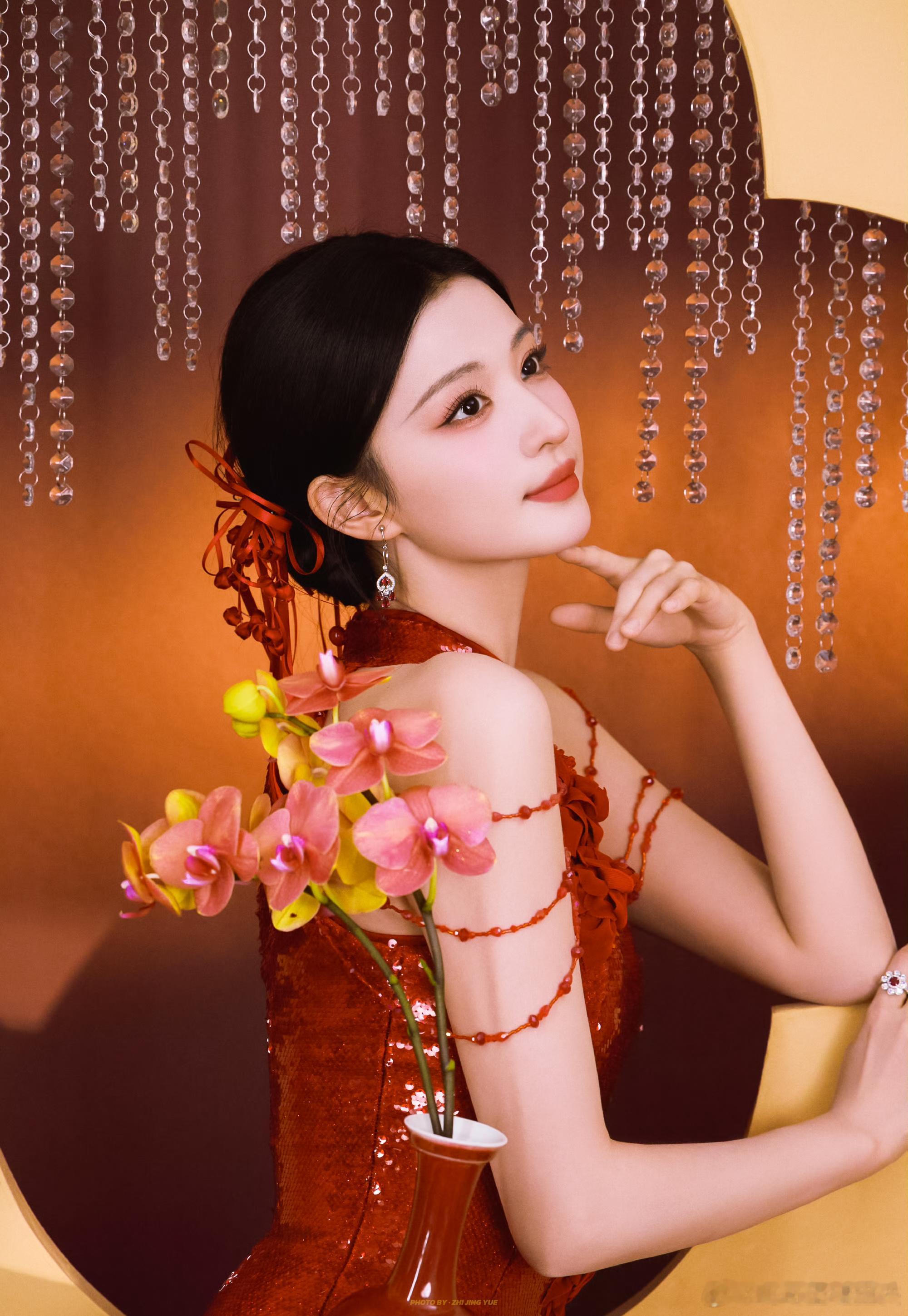 王楚然全世界第一适配正红色 楚然演复仇女神真的太带感了！正红加身，眼神凌厉，把任