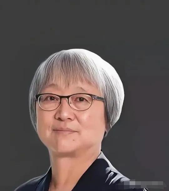 1977年上海“高考状元”袁钧瑛，公派留美拒不回国，可是她在美国深修40年后，却