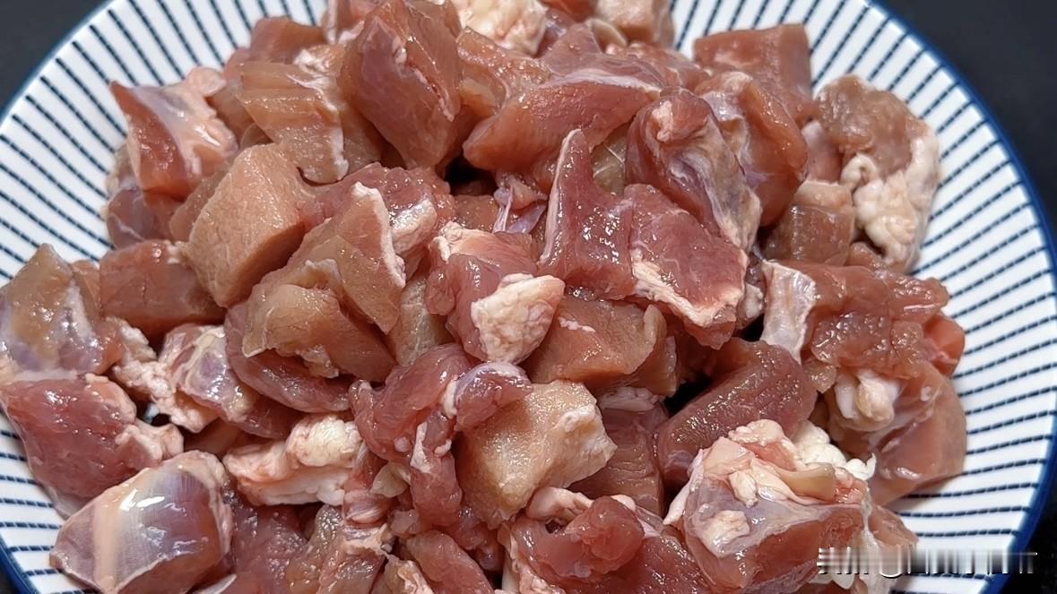 炒瘦肉千万不要直接下锅炒，难怪嚼不动，教你技巧，鲜香又滑嫩！
不管炒什么瘦肉，千