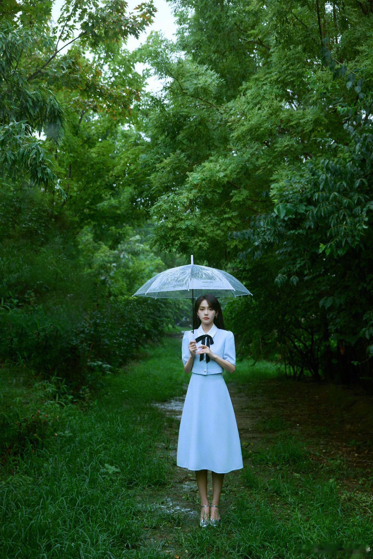 张佳宁的性格真是让人忍不住喜欢，她既乖巧又不乏活力，温柔中带着坚定，给人一种既舒