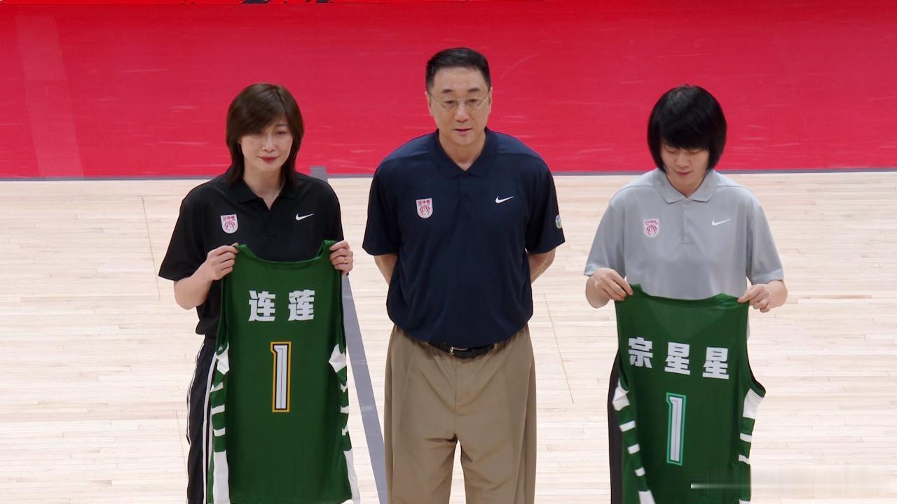 耐高全国冠军恭喜东北师大附中恭喜耐高最佳主教练连莲女子MVP来自我的家乡吉林省长