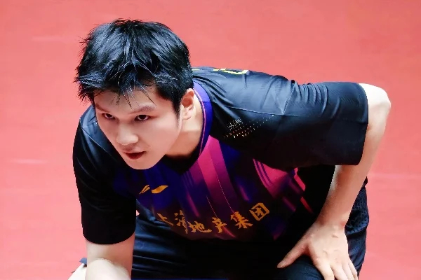 中国男团2比2瑞典乒乓球呼叫樊振东，什么时候归来？