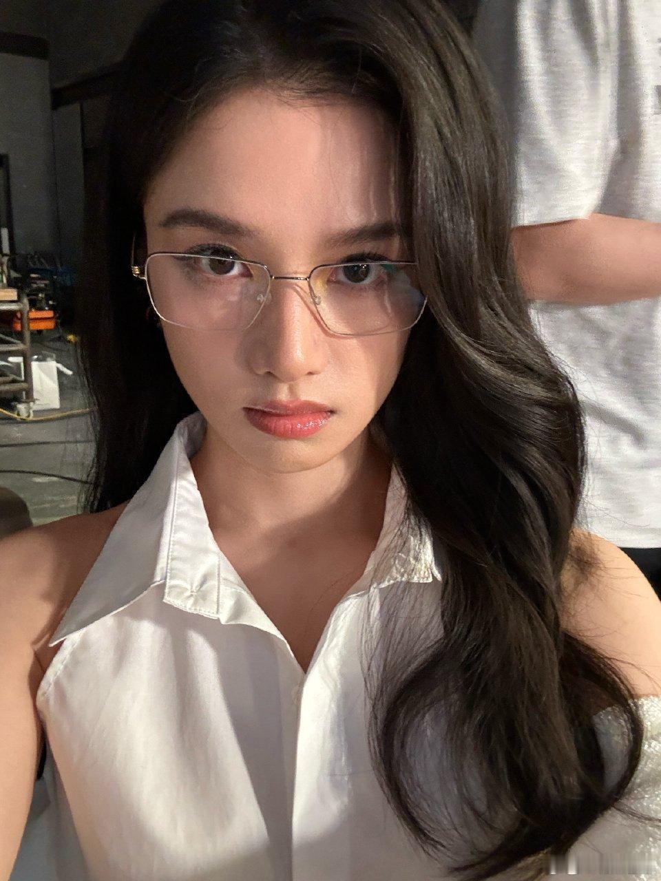 张婧仪一床的签名照张婧仪麻辣教师 ​hhh ​​​