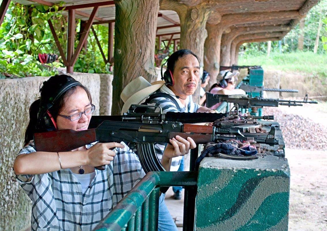 越南胡志明射击场，各种老式武器