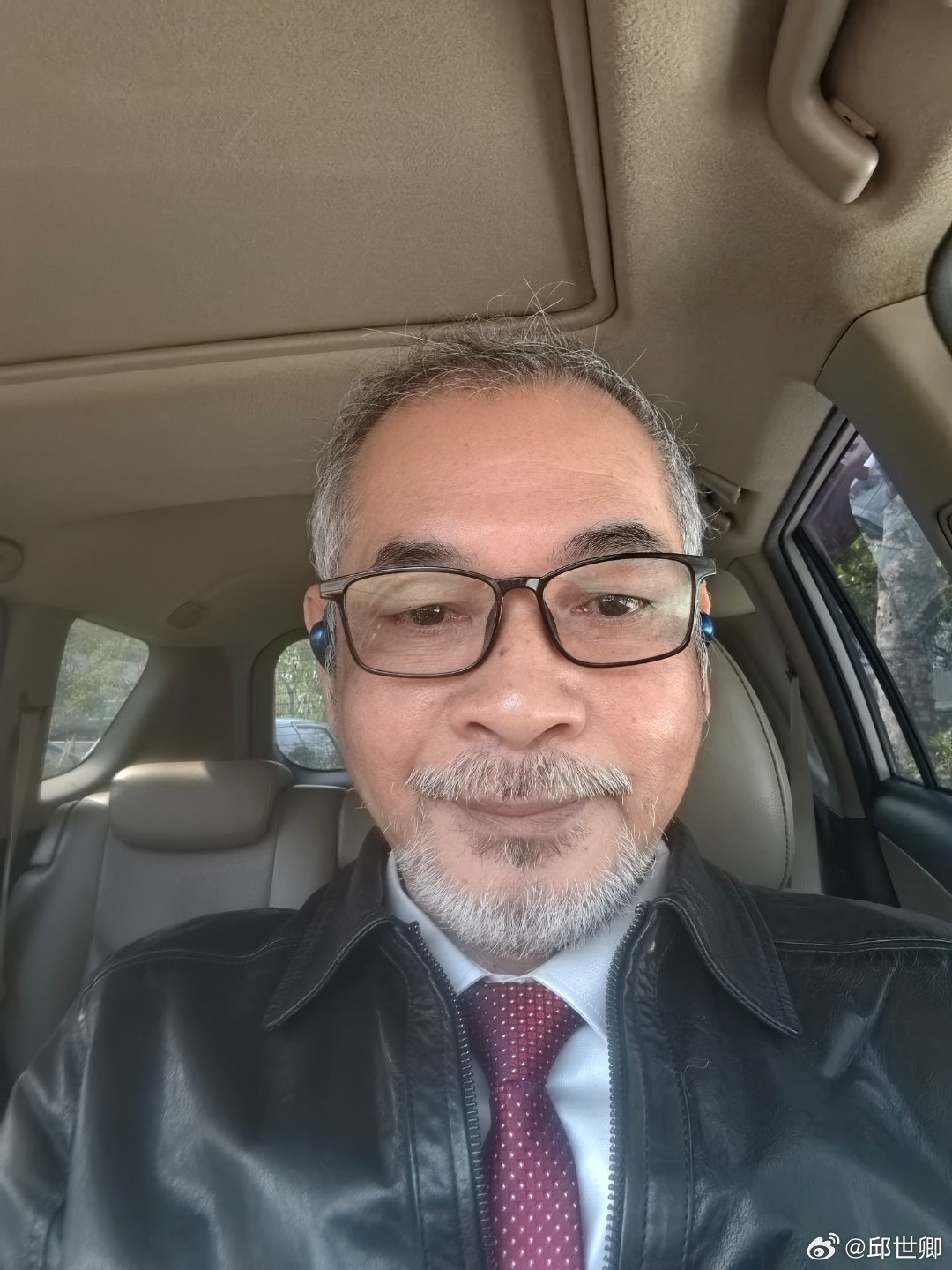 上工，去蔡正元博士那裡聊聊。 