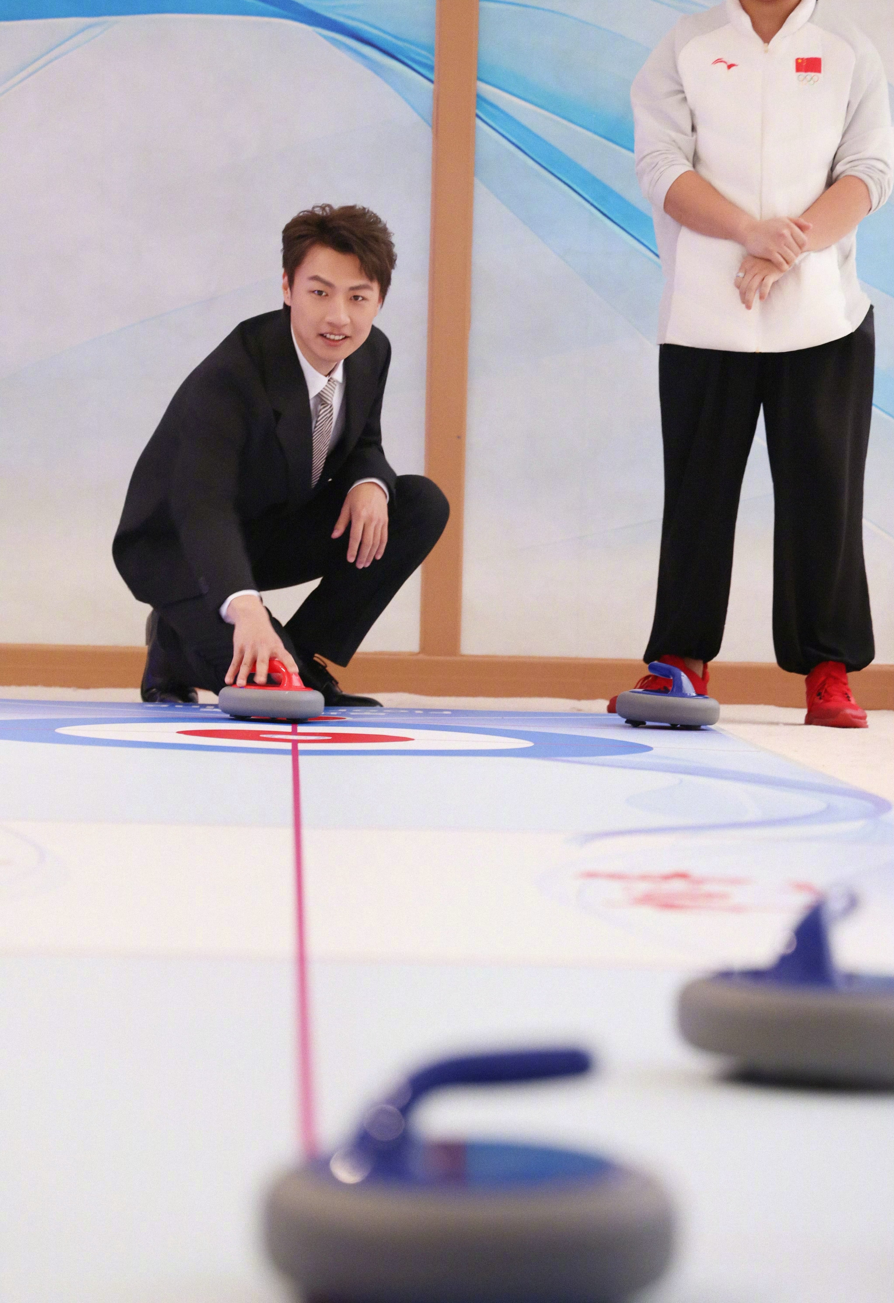 #王青打卡米兰冬奥中国之家# 米兰的冬日也挡不住咱们“中国之家”的火热氛围！演员