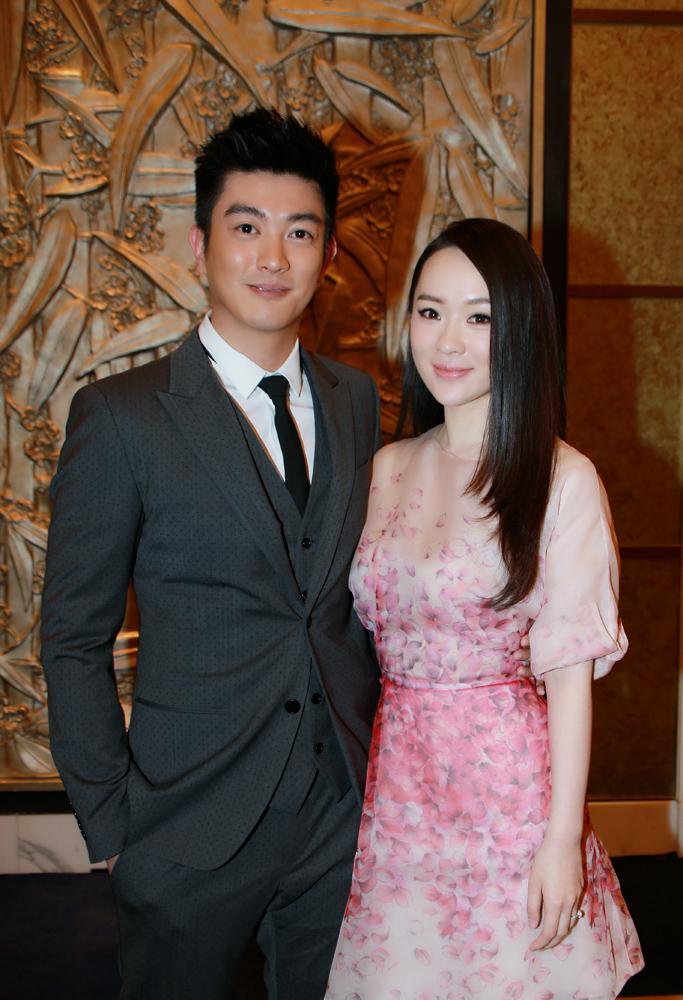 2012年，杜江第一次去霍思燕家过夜，睡到第二天中午才起床，洗完澡后，他随便裹一