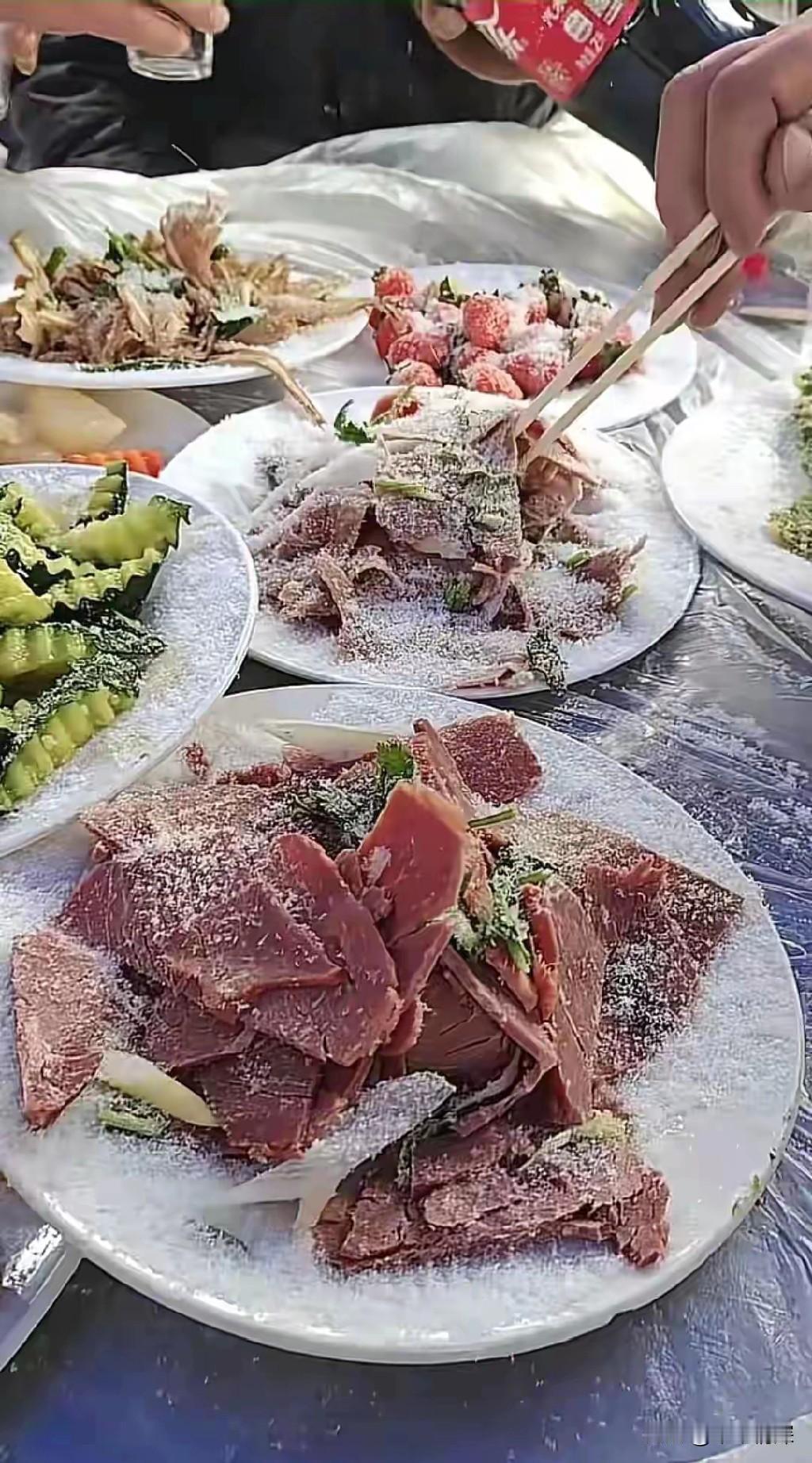 河南吃酒席
吃酒席真的吃出味道来了，也是一个好的形式，在大雪天的日子里，在冬天的