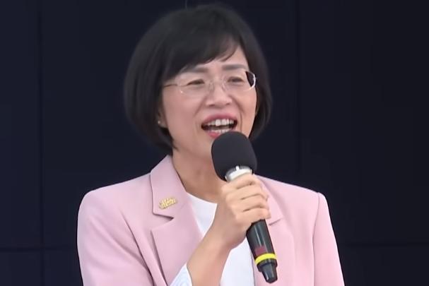 对于胞妹苏巧纯持股的“旷世智能”公司被指控获得台发基金投资，却毫无利益回避，民进