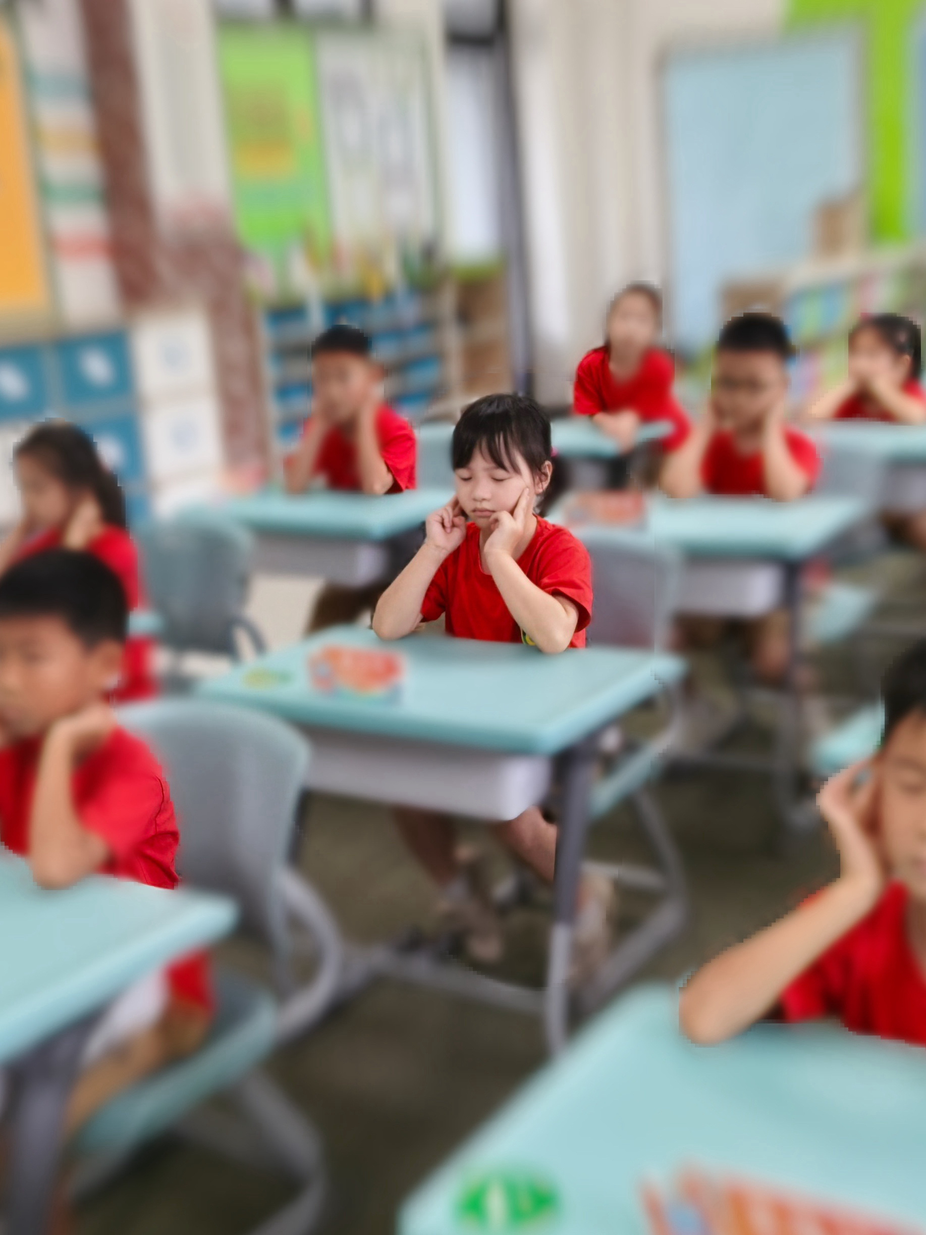 阿丘说这几天有开始学做眼保健操但是她不是很理解也不确定自己做得对不对“因为闭着眼