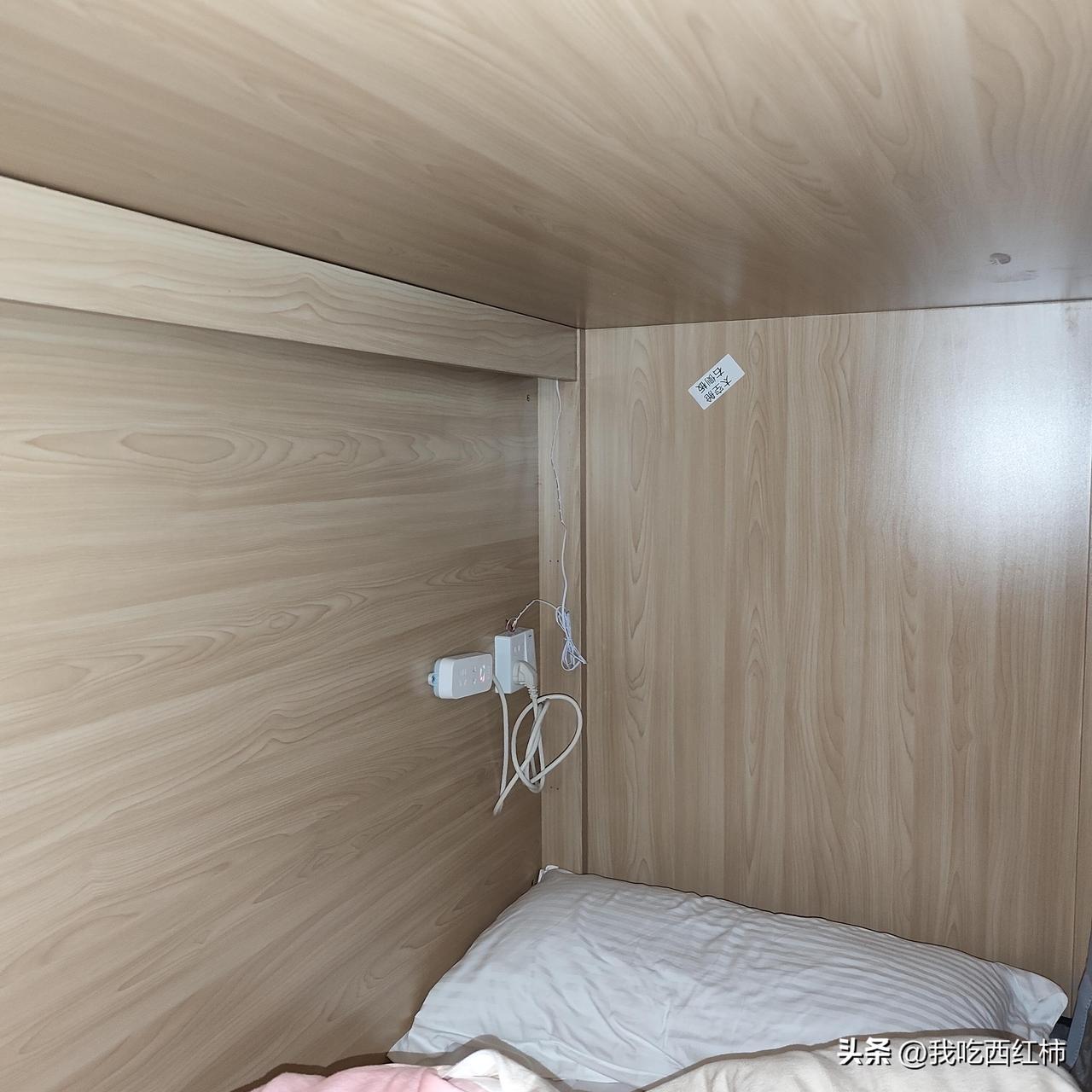 记一次糟糕的青旅经历
本人贪便宜订了青旅，怕青旅人太多所以订了四人间，老板也标注