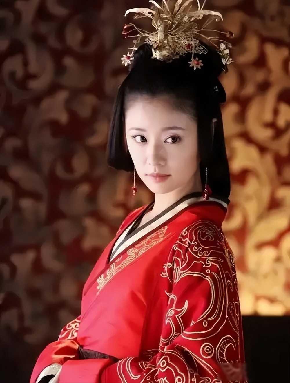 谁能想到，从清河郡走出来的那个小宫女，靠着命运的一次乌龙，一步步爬到皇后位置，最