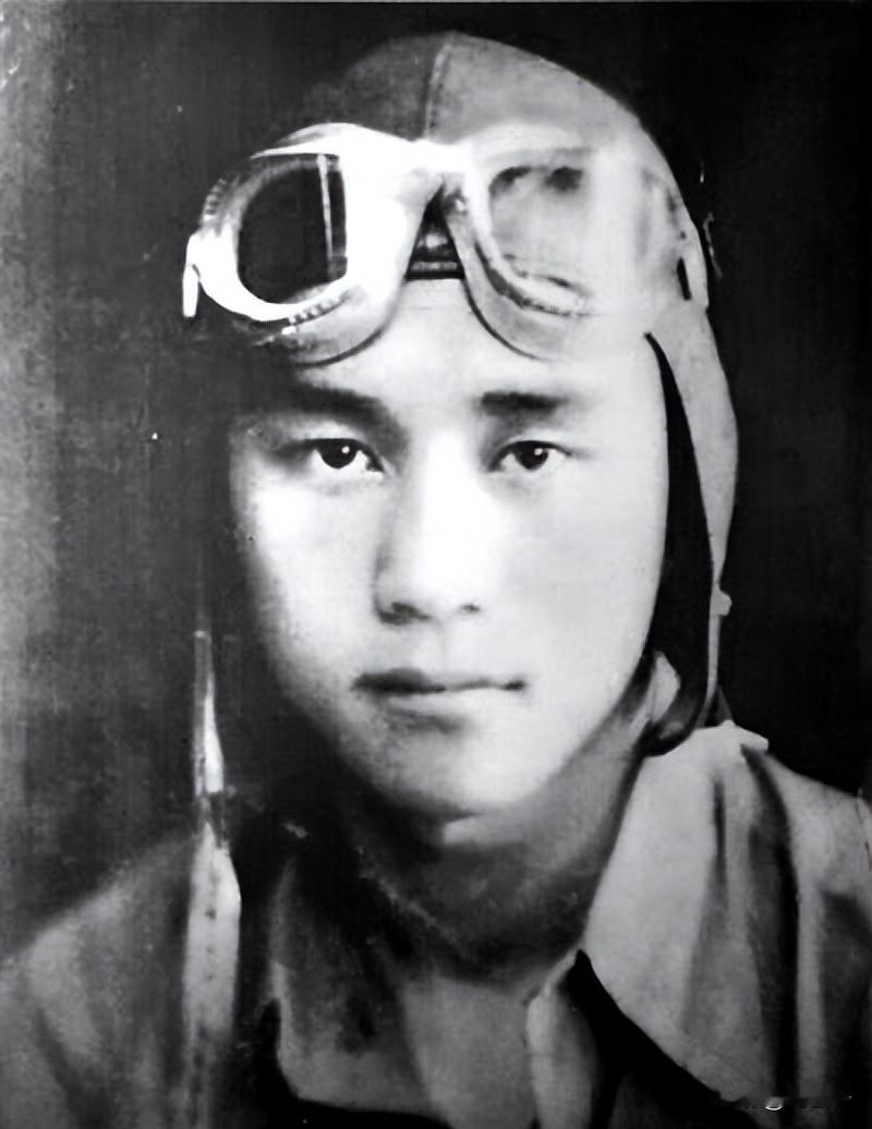 1938年4月29日，22岁飞行员陈怀民，5架日机把他团团包围，死死咬住。直到他