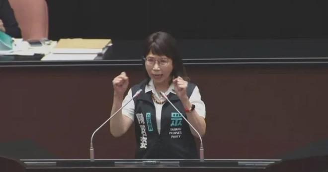 大恶罢失败后，陈昭姿开始露出绿色，发文以柯案交换递绿营橄榄枝，引发热议。蓝白合另