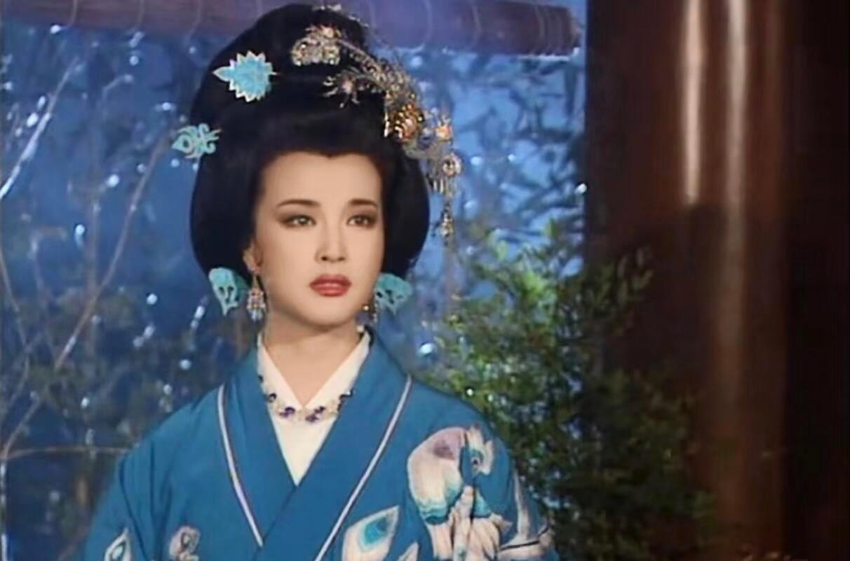 刘晓庆短剧版武则天刘晓庆第六次演武则天 刘晓庆短剧版武则天，第六次出演依旧霸气，