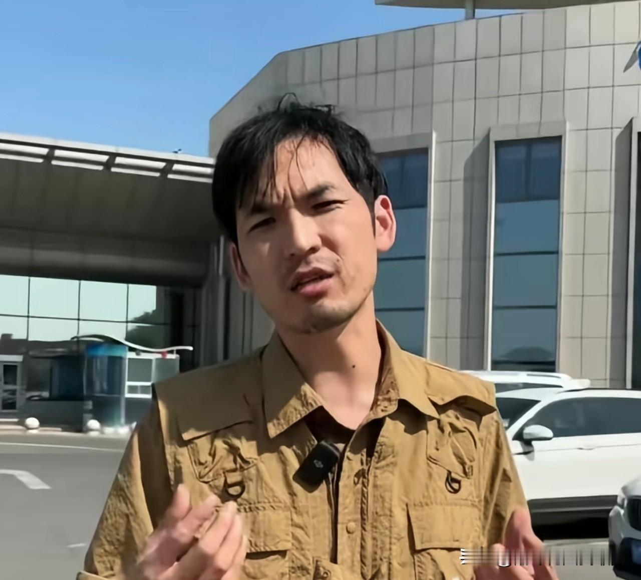 看到网红“铁头惩恶扬善”被判，

一个几百万人追捧的“打假英雄”，

有这一天一