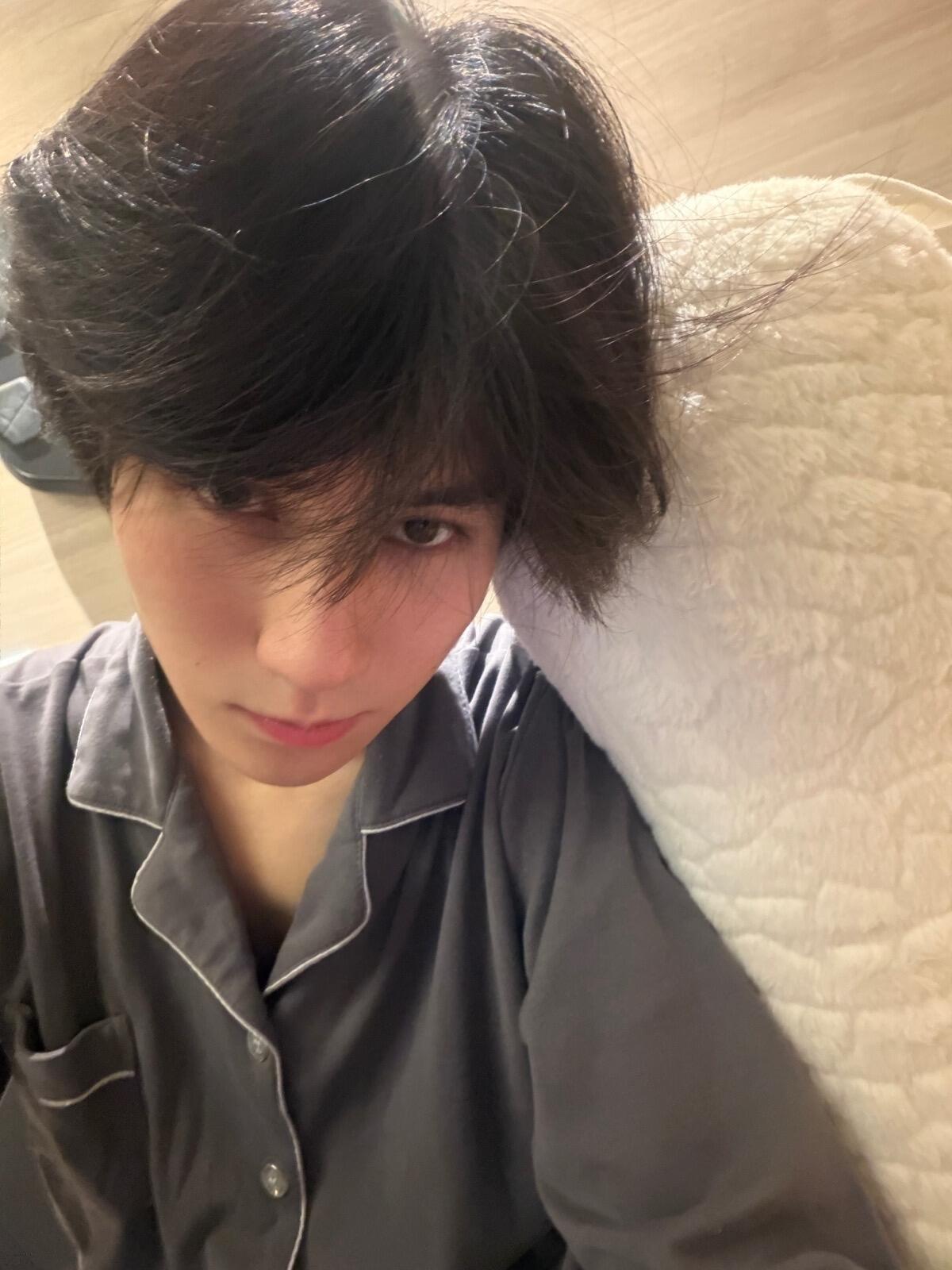 张真源高会更新：大家早点休息 晚安💤 ​​​