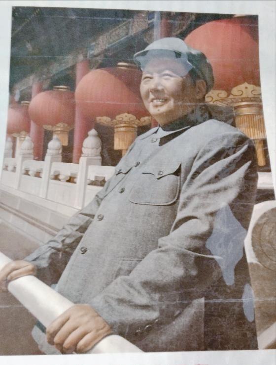 毛泽东家真正的邻居到底是谁？

说起毛泽东的邻居，很多人第一反应是刘少奇，因为中