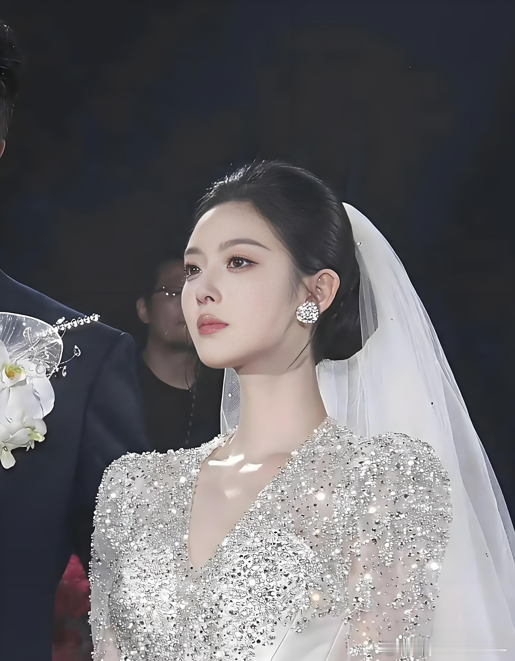 这新娘长得也太好看了吧，颜值不比明星差。 