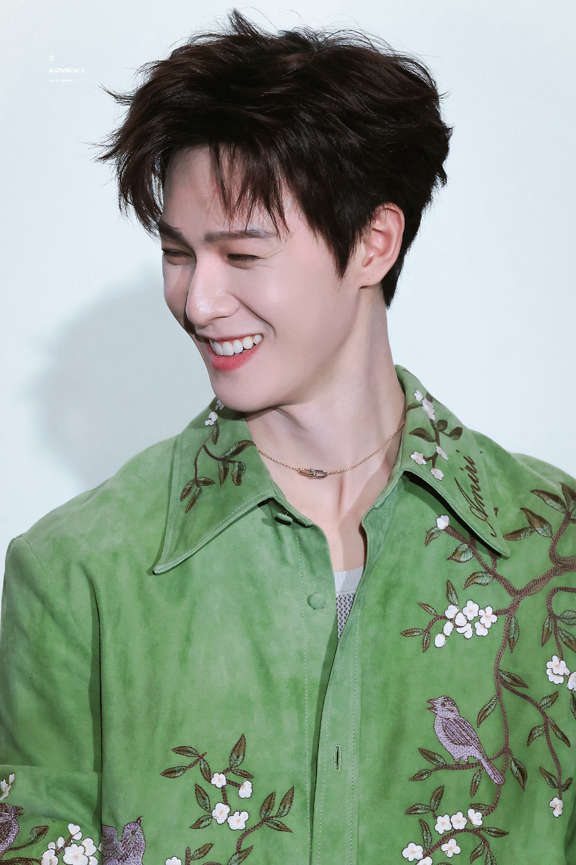 找媒体的李昀锐 他可能不知道，他找媒体的这段比他耍刀还圈粉。呆萌和帅气无缝切换，