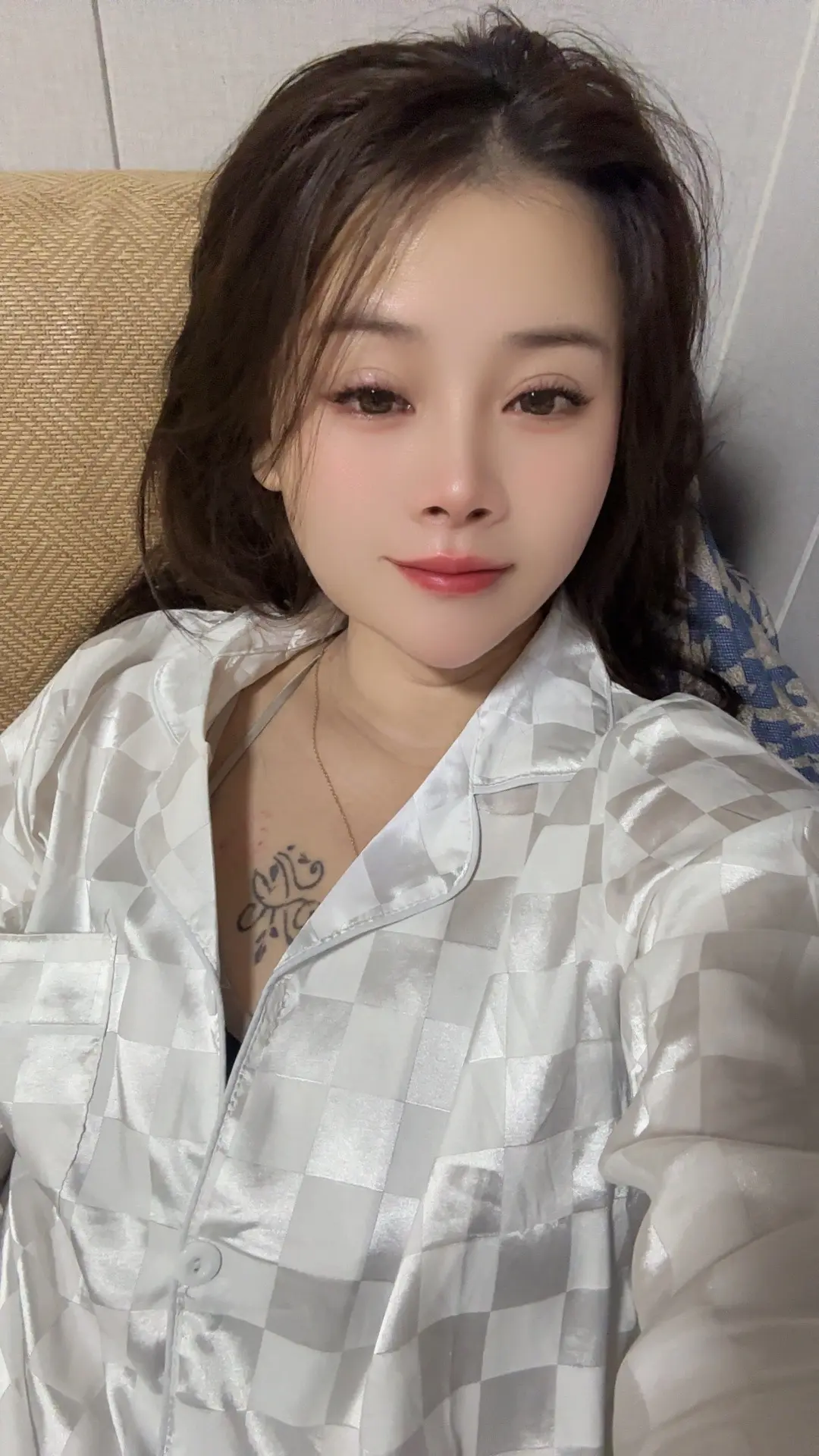 这段话让我彻底破防，一路走来，我没有了以前的骄傲，眼里在也没有了光，满...